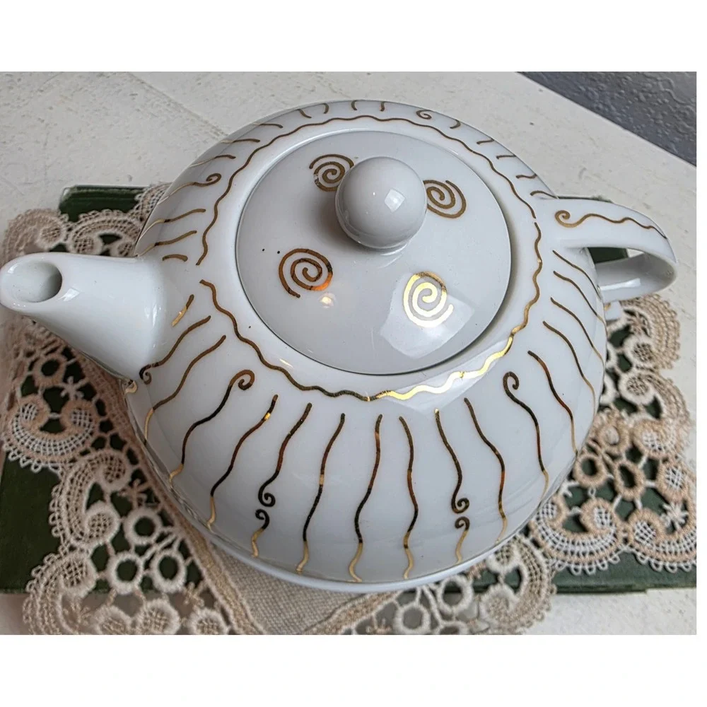 Pottery‎ Barn 'Nile' White Porcelain Tea-For-1 Gold Wavy Line & Spiral Pot & Cup
